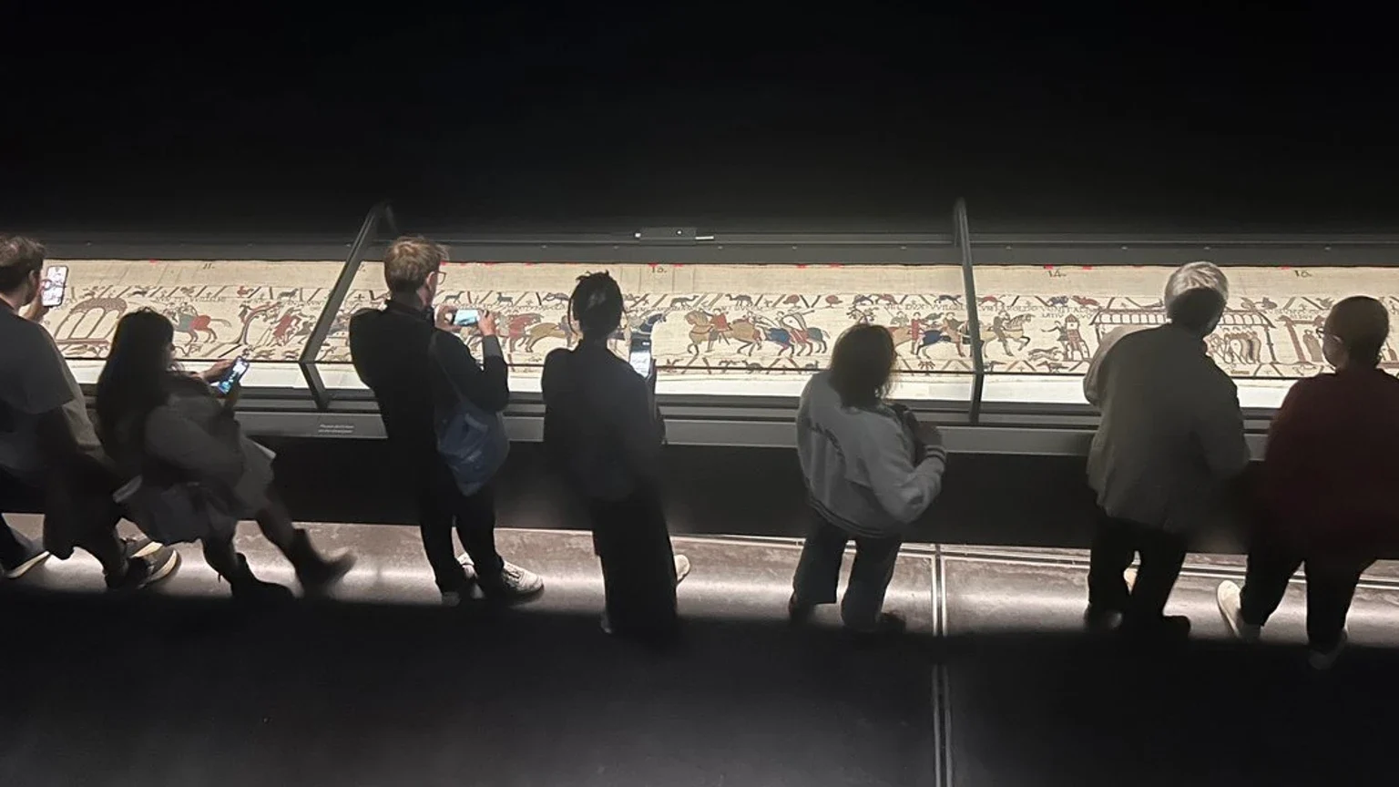 British Museum’ün Bayeux Halısı sergisi ‘£1 dakikası’ tartışması yarattı: Bilet fiyatı ziyaretçi deneyimini gölgeledi haber görseli