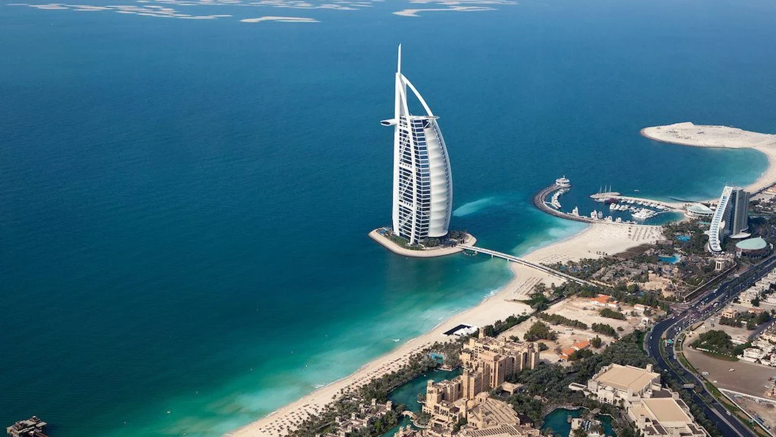 UAE Hotels Give Up: Kurtarma 2027'ye Kaldı haber görseli