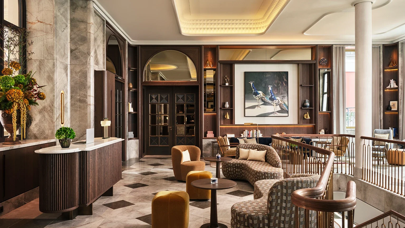 Rosewood Munich otelde Floating Art sergisi ve özgün kokteyl talepleri gündeme geldi haber görseli