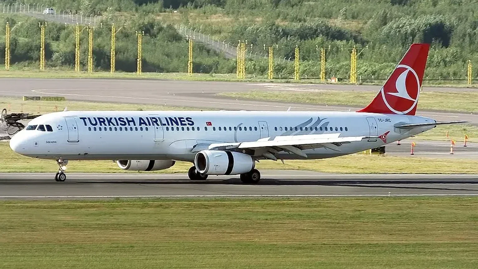 THY, erkek çalışanlar için sakal ve bıyık kurallarını yeniden belirledi haber görseli