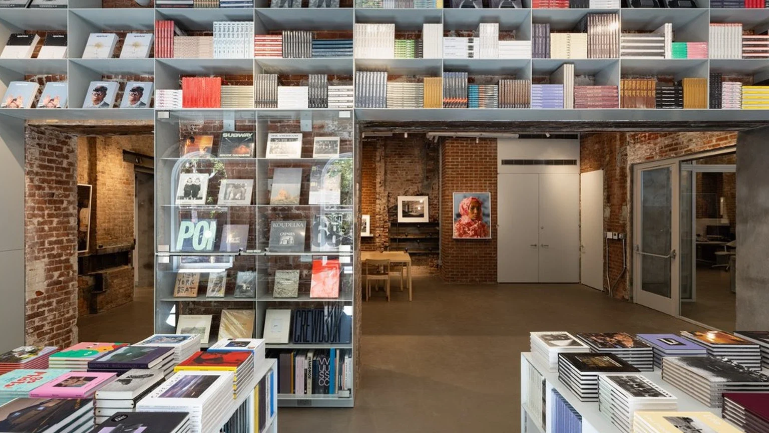 Aperture, Upper West Side'da sokak seviyesinde kitapçı ve galeri açtı haber görseli