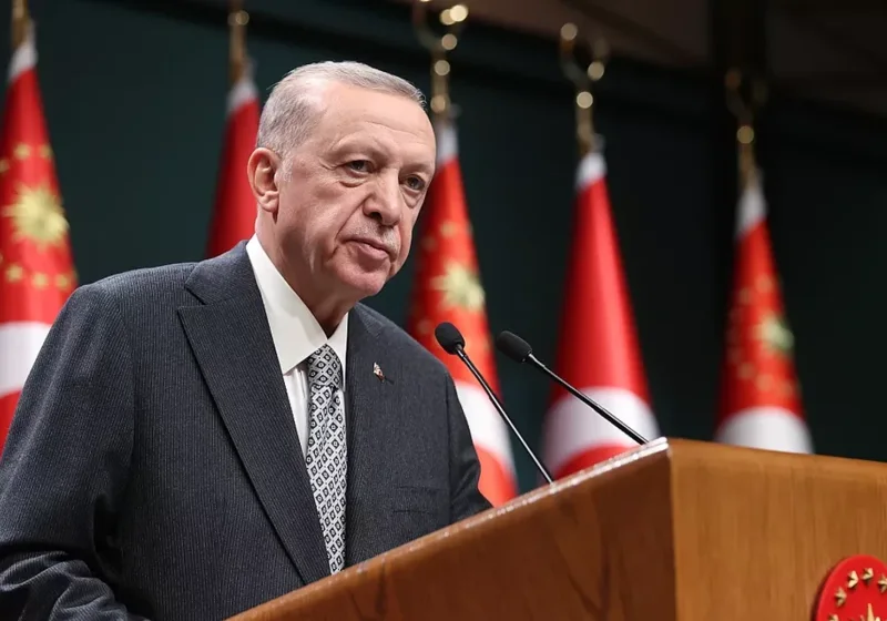 Cumhurbaşkanı Erdoğan, Dünya Turizm Günü mesajında 2026 yılı sonu için 65 milyar dolar turizm geliri hedeflediklerini açıkladı haber görseli