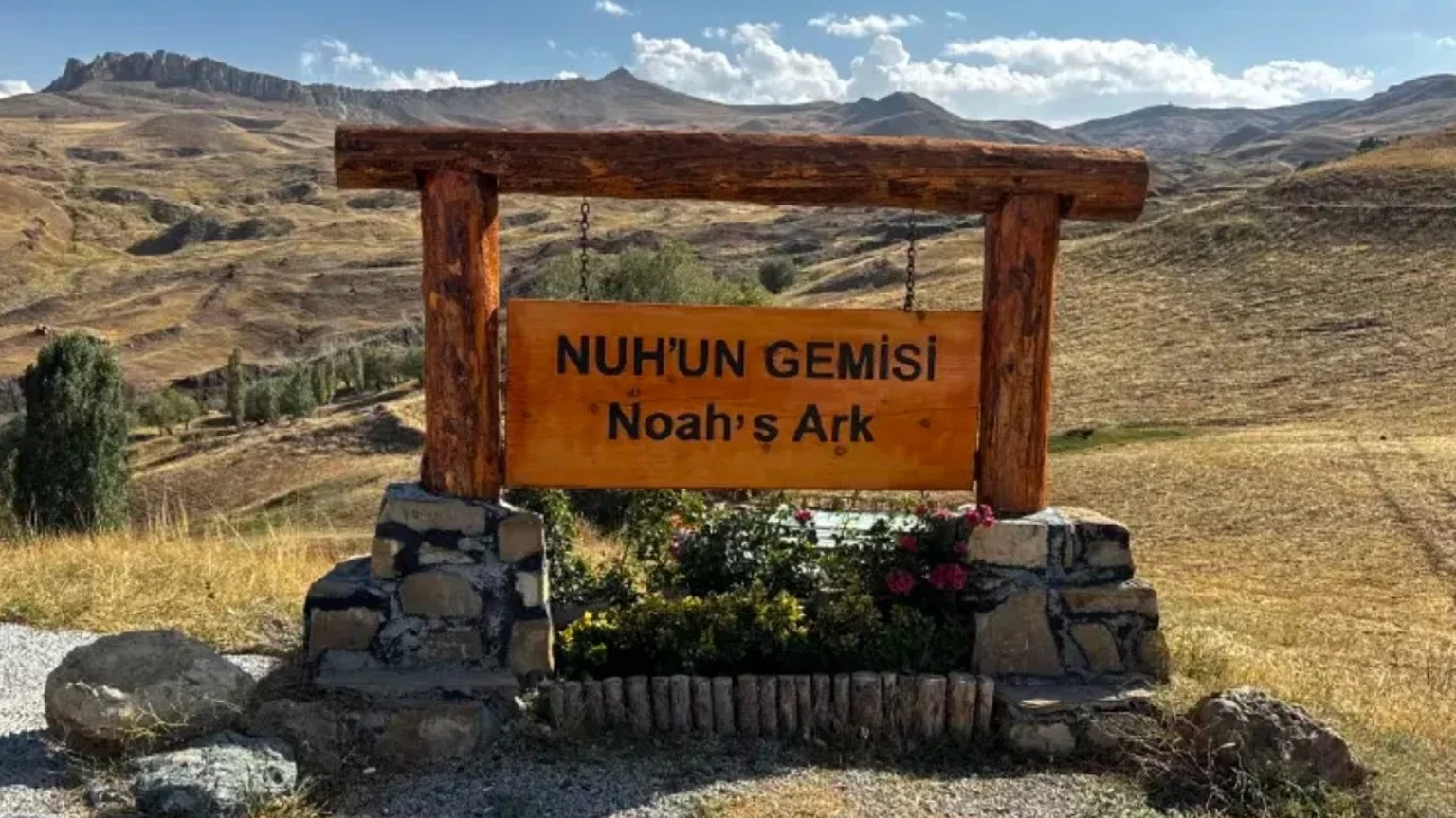 Ağrı Dağı eteklerindeki Nuh'un Gemisi'ne 3 Bin 600 Dolarlık Tur Bileti Satışı haber görseli