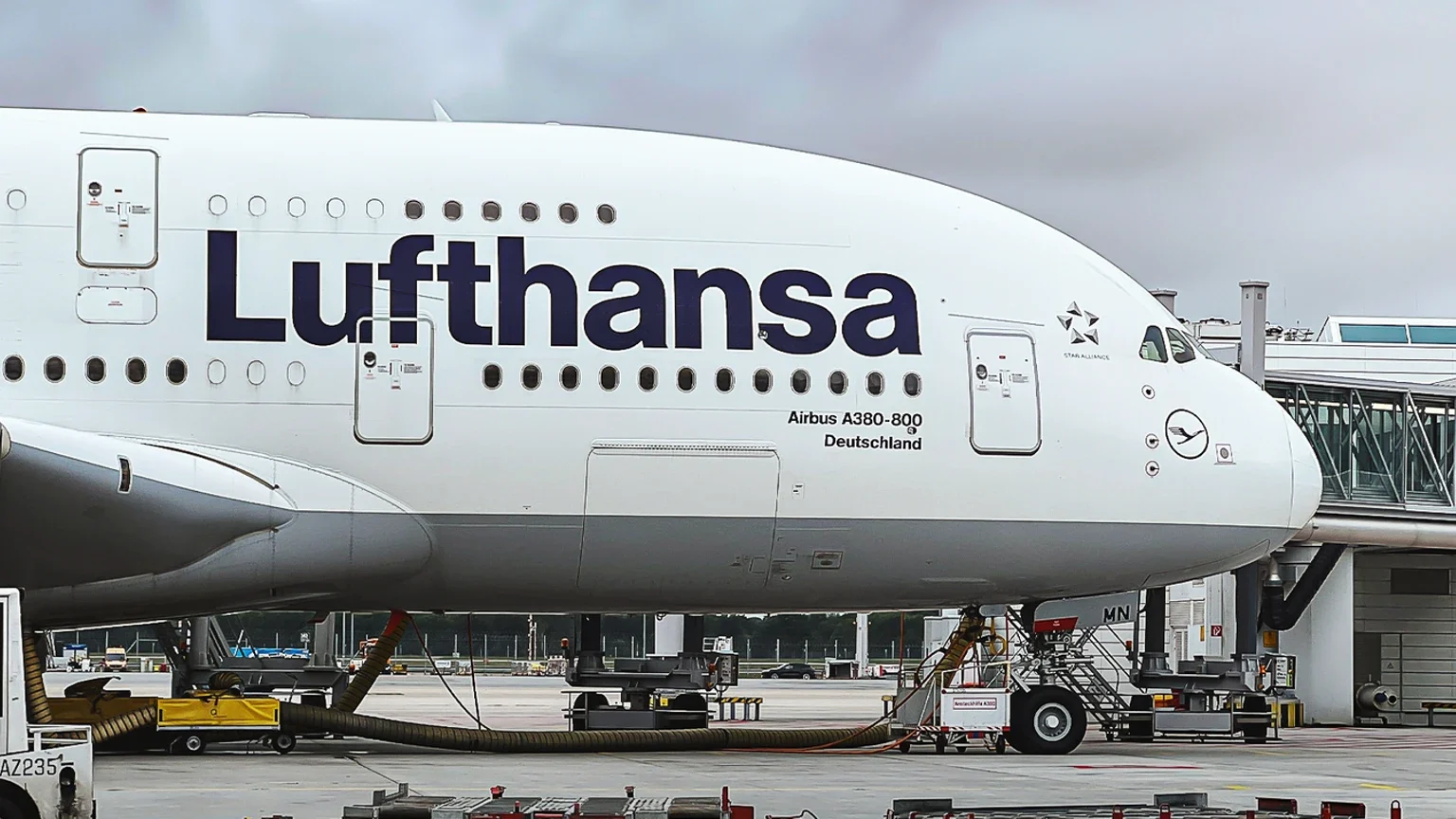 Qantas'ın Airbus A380'inde eksik koltuk, mürettebat kaçış kapağı ortaya çıktı haber görseli