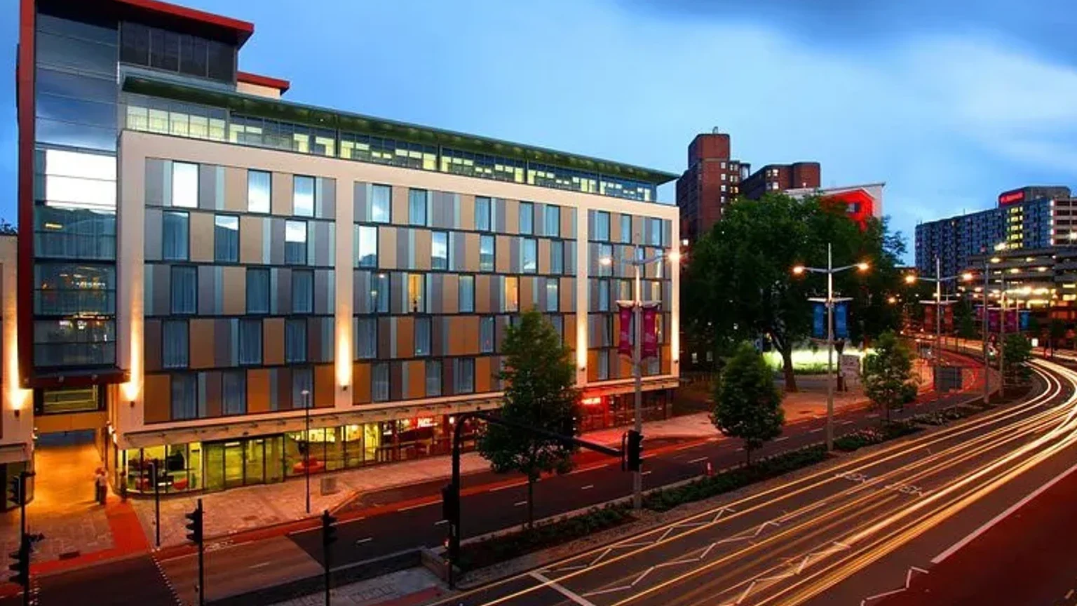 Whitbread, Future Inns’in Bristol ve Plymouth’teki iki otelini 292 oda ekleyerek satın aldı; Premier Inn dönüşümünü Aralık 2026 ortasına kadar tamamlamayı hedefledi haber görseli