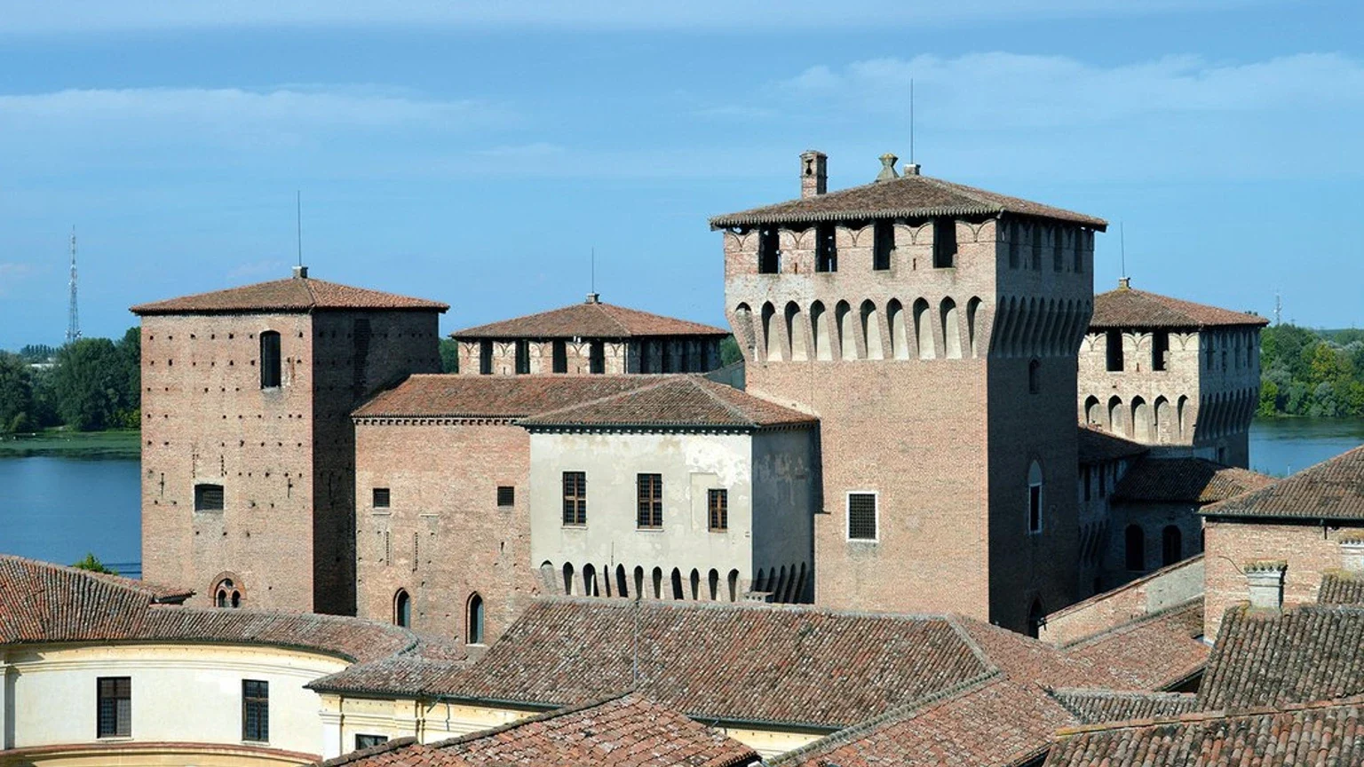 Mantua’daki depremle hasar gören Palazzo Ducale’de 14 yıllık restorasyon tamamlanma aşamasına geldi haber görseli