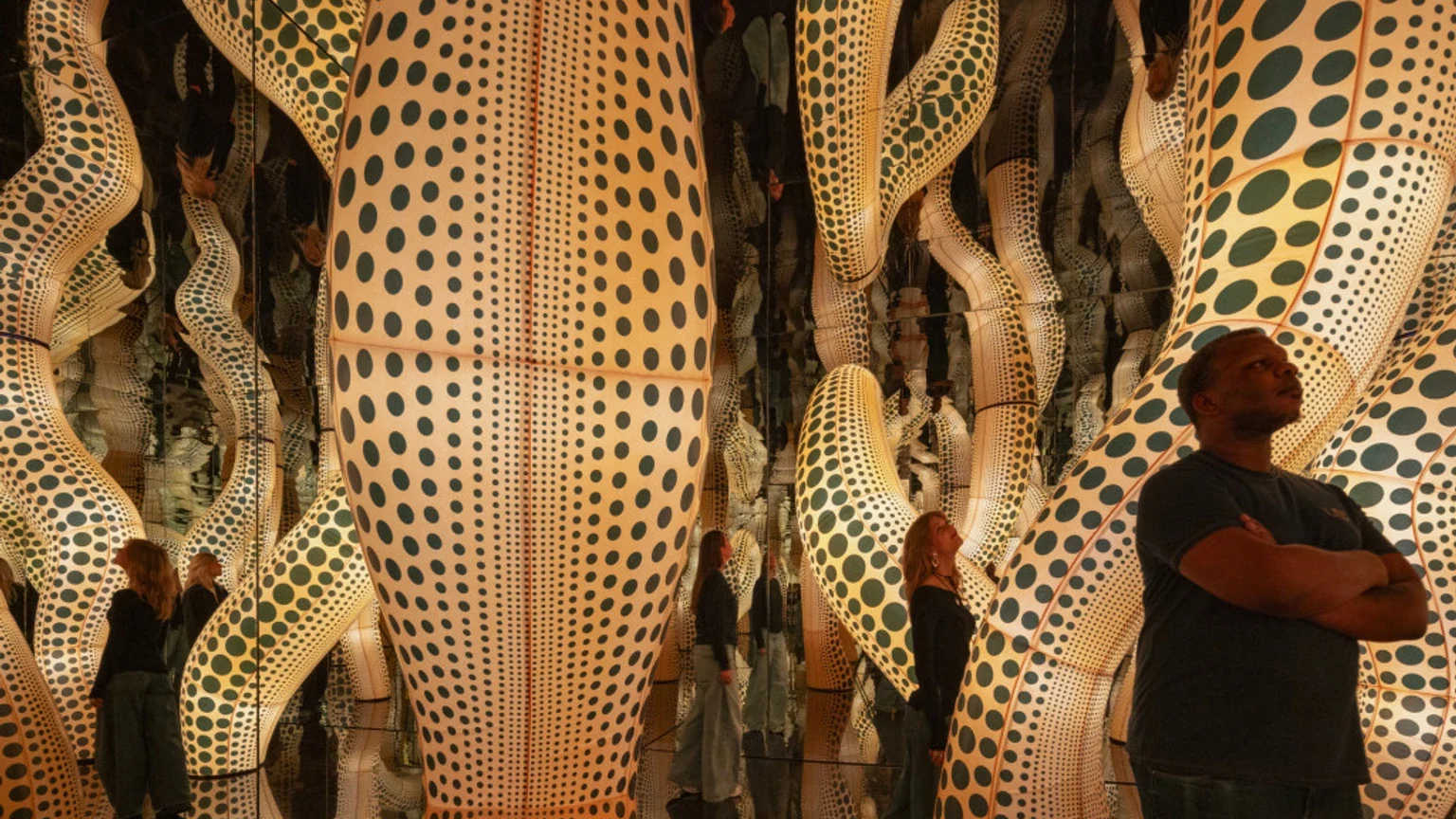 De L’Europe Kusama biletlerini garantiledi, oteller dünya çapında blockbuster sergiler için paketler hazırladı haber görseli