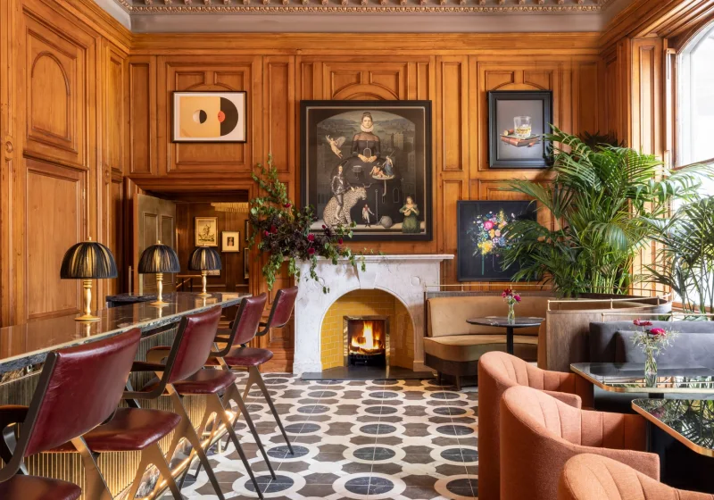 Condé Nast Traveler, Edinburgh'da Kale Manzaralı 12 En İyi Oteli Tanıttı haber görseli