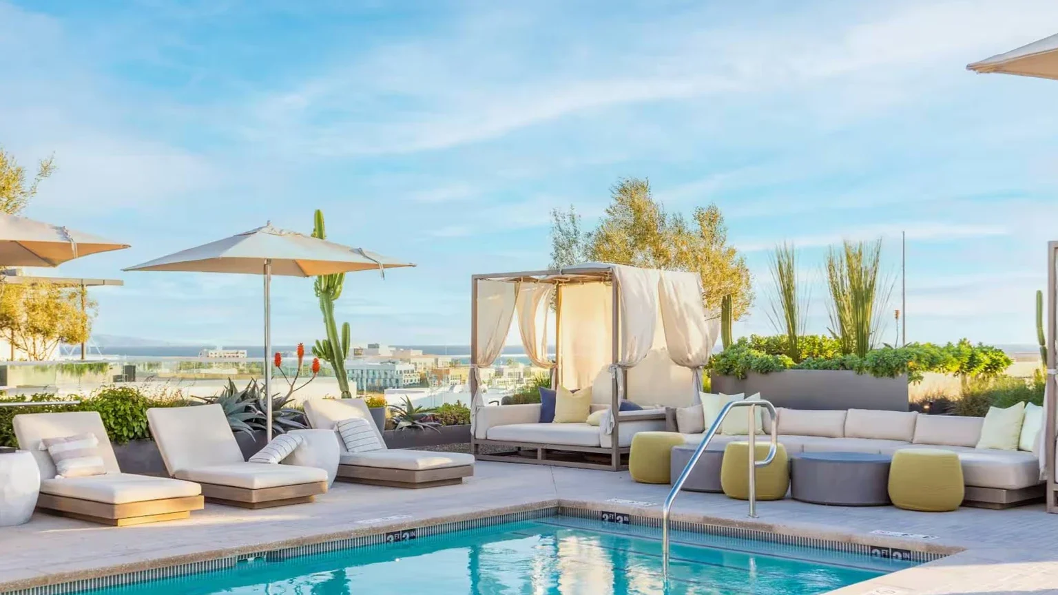 Condé Nast Traveler, Santa Monica’da sahil kenarında kalan en iyi Airbnb’leri tanıttı haber görseli