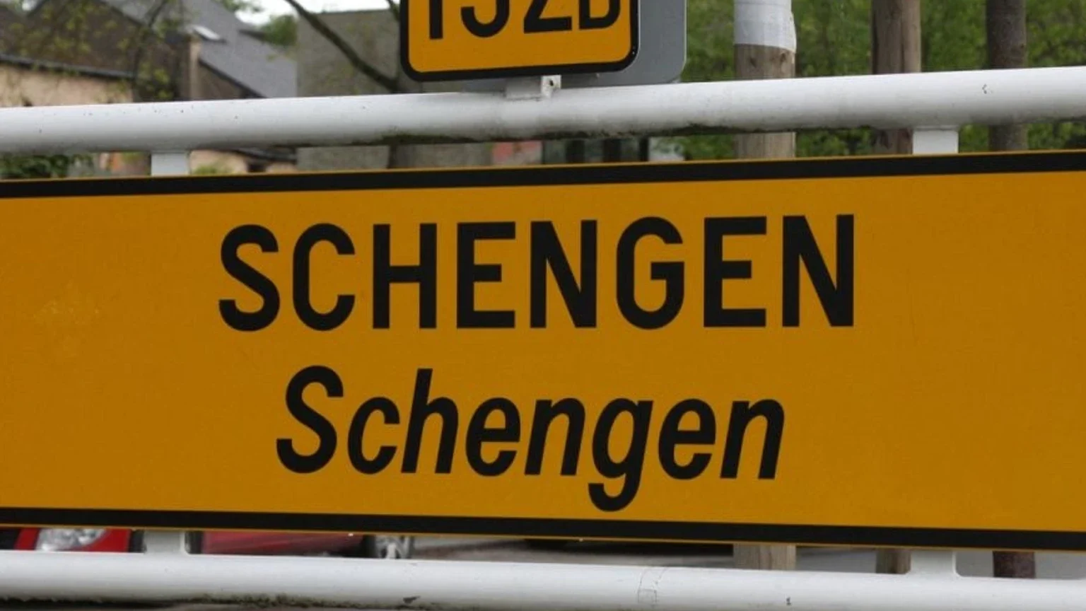 İtalya ve İspanya Schengen sınır kontrollerini 22–23 Ekim’e kadar uzattı haber görseli