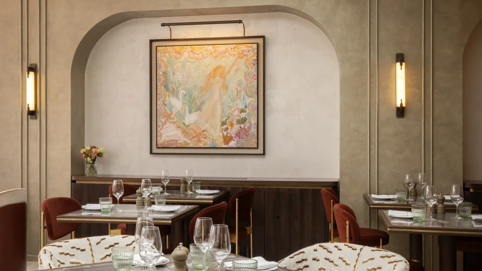 Pearl Mayfair, The Beaumont ekibinden Mayfair’de Grade II kayıtlı elektrik trafosu üzerindeki restoranını açtı haber görseli