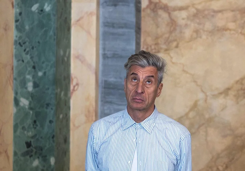 Maurizio Cattelan CV’sinde mektup ve sperm teslimi ortaya çıktı haber görseli