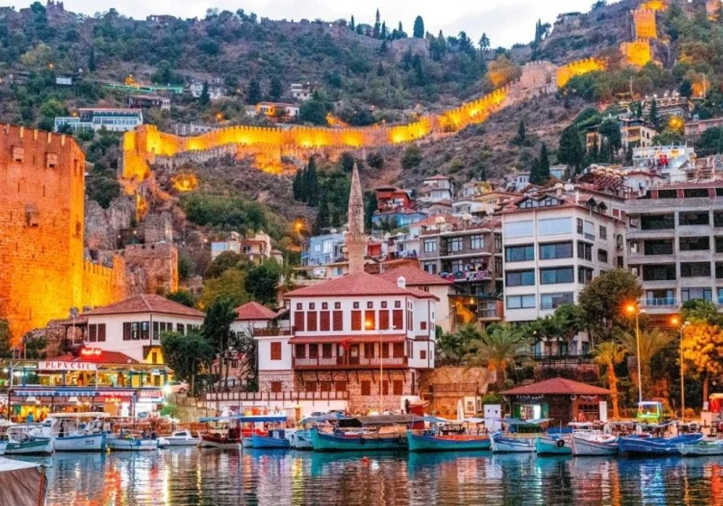 Jet2 araştırması: Antalya, Korfu, Bourgas ve Faro’da aile yemekleri daha ucuz olduğunu ve yedi öğünde yaklaşık £250 tasarruf sağlanabileceğini ortaya koydu haber görseli