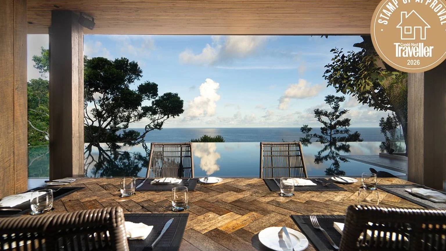 Condé Nast Traveller, Phuket’te Mandarin Oriental servisli beş yatak odalı sanat villasında yazarın doğum gününü kutladığını anlattı haber görseli