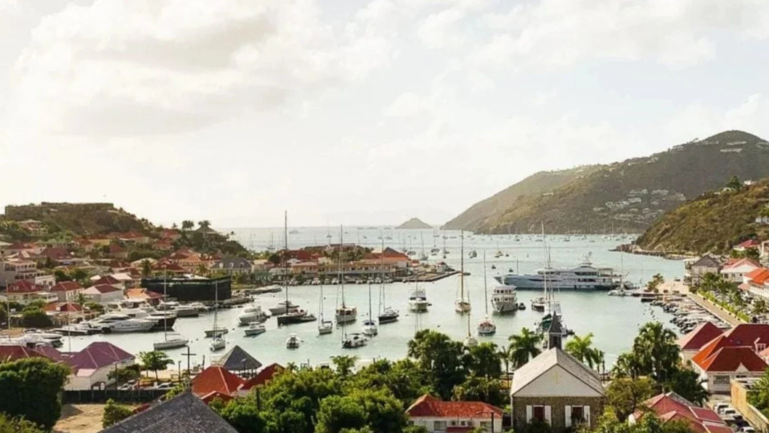 Travel Daily News, St Barts’ı kış sezonunda yatla keşfetmeyi ve Bucket Regatta gibi etkinlikleri tanıttı haber görseli