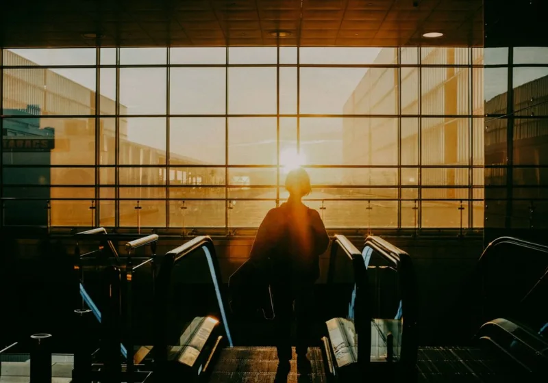 Condé Nast Traveler, uçak görgü kurallarını netleştirerek 'The Golden Rules of Airplane Etiquette—Because We Have Simply Seen Enough' başlıklı rehberi yayımladı haber görseli