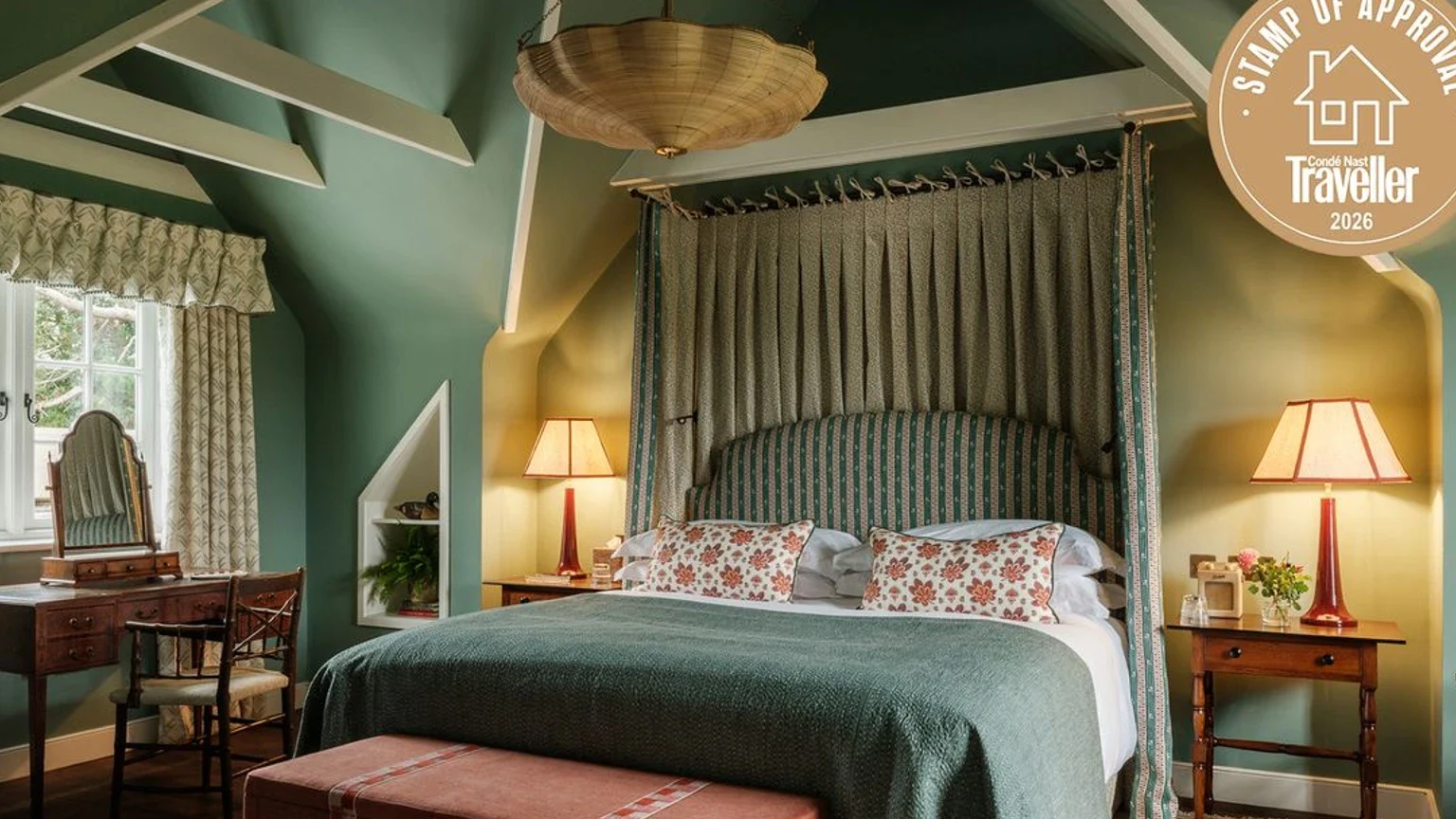 Lime Wood Hotel yeni orman eviyle misafirlerini vahşi atlarla uyandırıyor haber görseli
