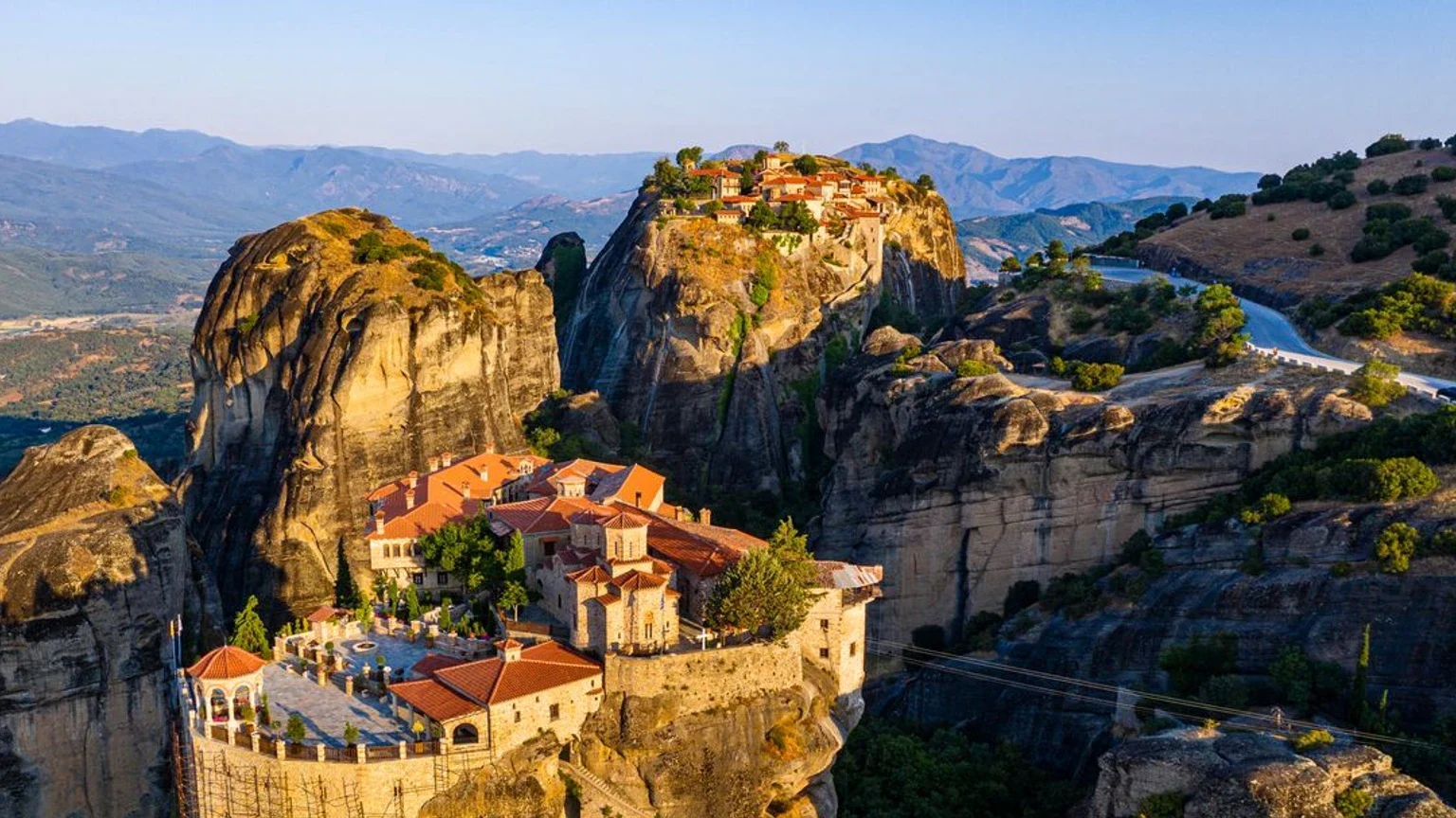 Condé Nast Traveller, Aristotle'in sıkça gittiği sıcak su kaynaklarından Meteora manastırlarına 7 Yunan harikasını tanıttı haber görseli