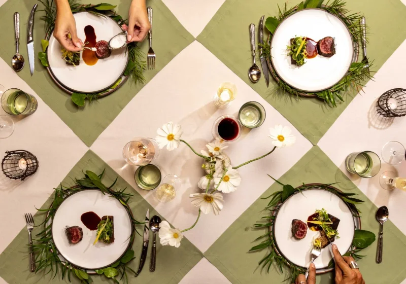 Kimpton The Curious Palate adlı küresel F&B platformunu başlattı; açılışını Monterey, CA'daki çok şefli gala ile yaptı haber görseli