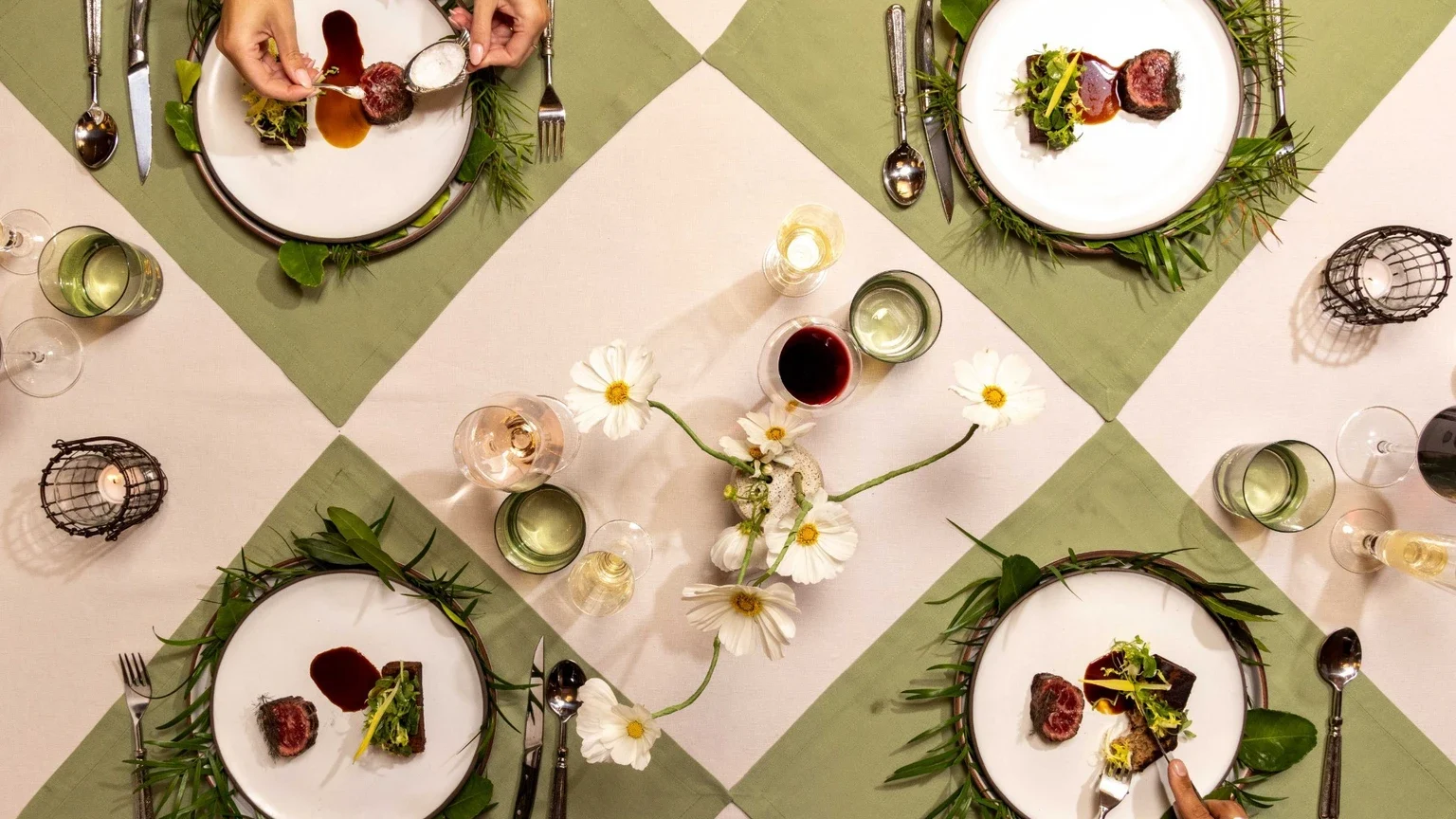 Kimpton The Curious Palate adlı küresel F&B platformunu başlattı; açılışını Monterey, CA'daki çok şefli gala ile yaptı haber görseli