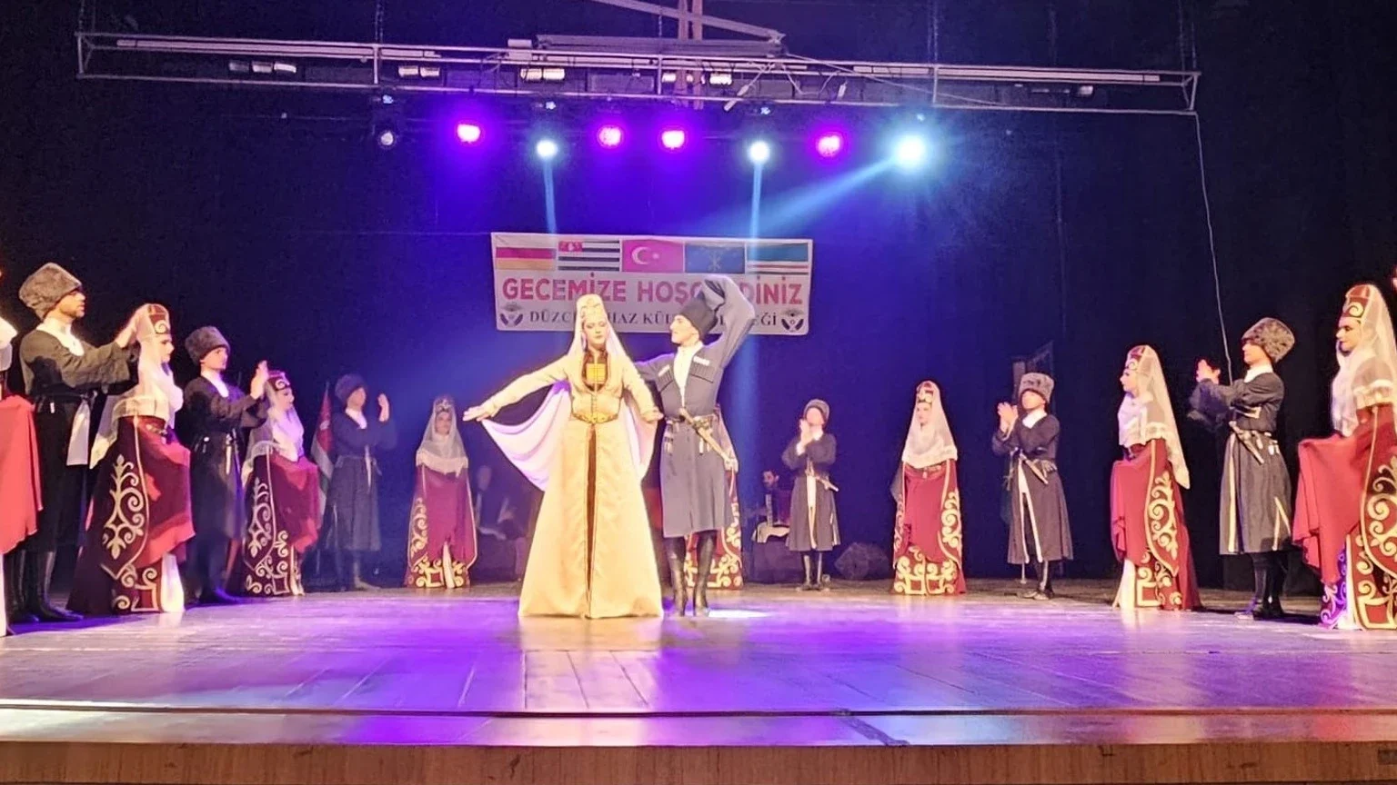 Düzce Abhaz Kültür Derneği Kafkas Halk Dansları Gösterisi Düzenledi haber görseli