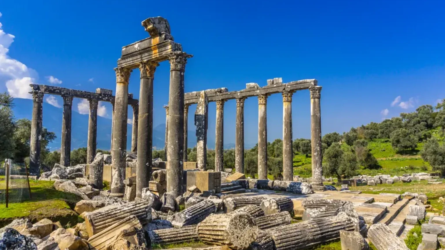 Aizanoi’den Euromos’a: Anadolu’daki Zeus tapınakları antik sütunlarıyla günümüze iz bıraktı haber görseli