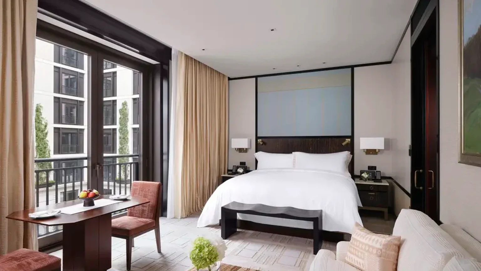 The Peninsula London, Hyde Park Corner’da konumlanarak çağdaş tasarım ve kişiselleştirilmiş servisle zamansız lüksü sundu haber görseli