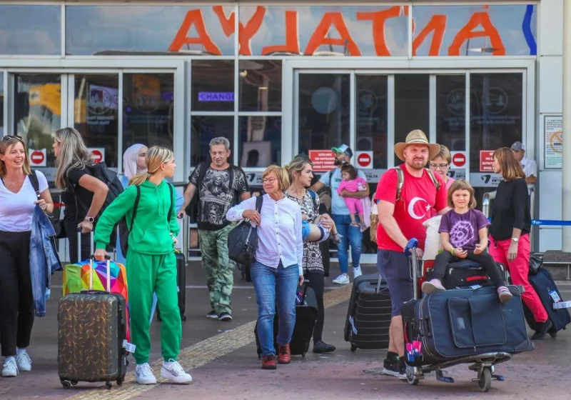 Antalya nüfusunun 5 katı yabancı turist ağırladı haber görseli