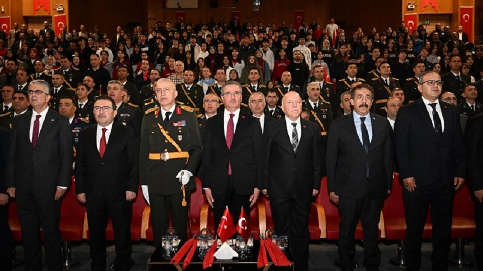 Erzurum’da Cumhuriyet Bayramı’nın 103. yılı törenle kutlandı haber görseli