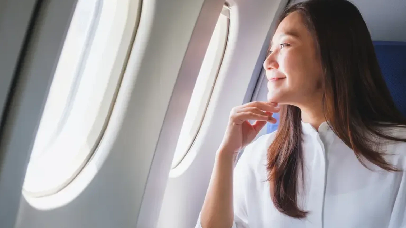 Travel + Leisure Türkiye: Uçak yolculuğunda cildinizi koruyacak bakım ürünleri haber görseli